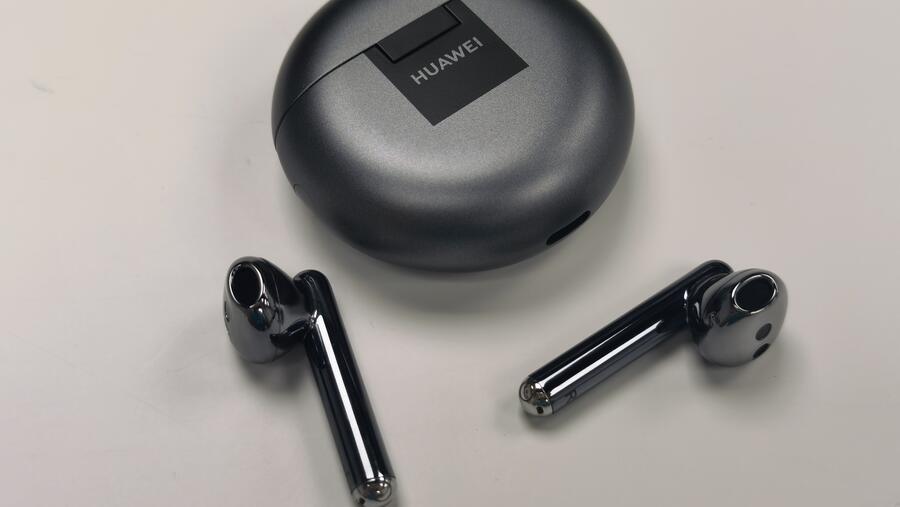 ما الذي يجعل سماعات HUAWEI FreeBuds 4 واحدة من أفضل سماعات الأذن اللاسلكية للعام 2021؟