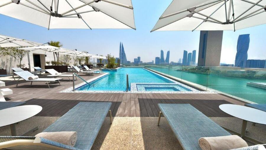 فندق "هيلتون جاردن إن" يفتتح أبوابه في قلب خليج البحرين