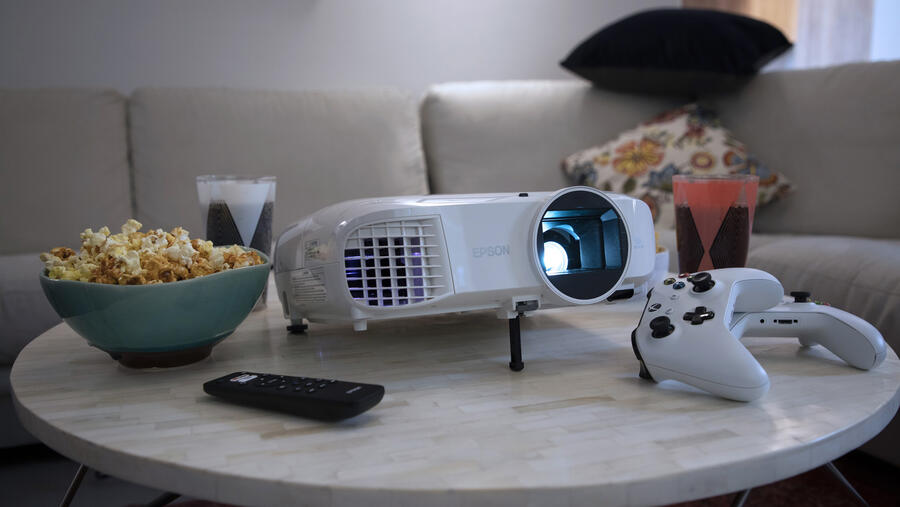 حلول السينما المنزلية الجديدة من إبسون ترتقي بالترفيه خلال الصيف