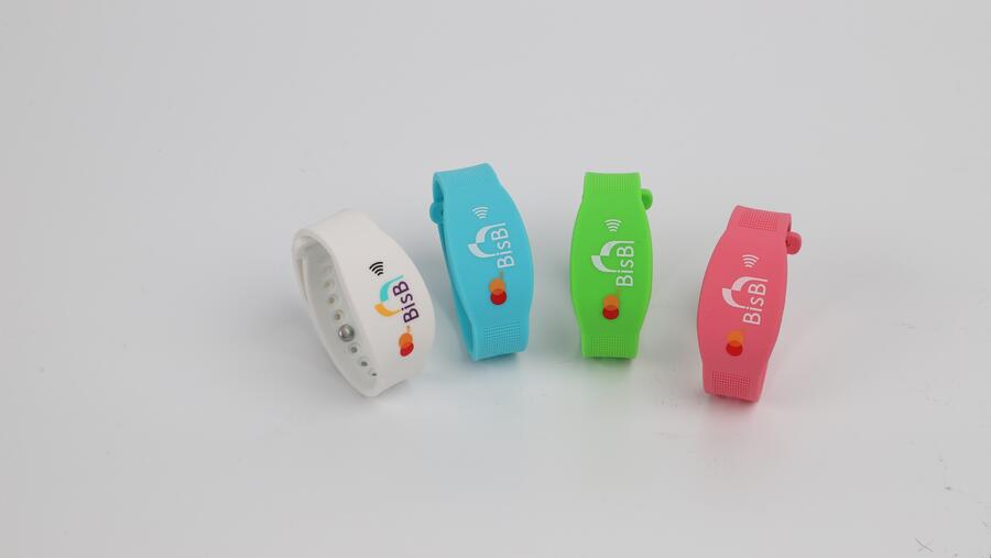 بنك البحرين الإسلامي يطلق برنامج "رواد المستقبل" الذي يتضمن سوار دفع مبتكر يحمل علامة ماستركارد 