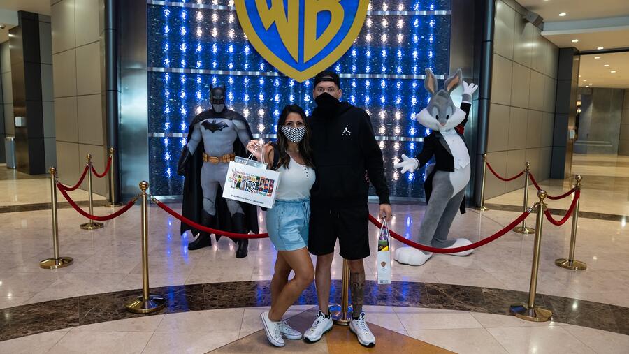 عالم وارنر براذرز أبوظبي تفاجئ ضيوفها بهدايا مميزة بمناسبة الذكرى السنوية الـ 3 على افتتاحها