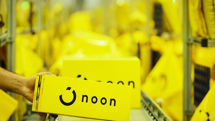 نون تنتهي من تطعيم جميع موظفيها في الخطوط الأمامية والعاملين بالمستودعات بنسبة 100% 