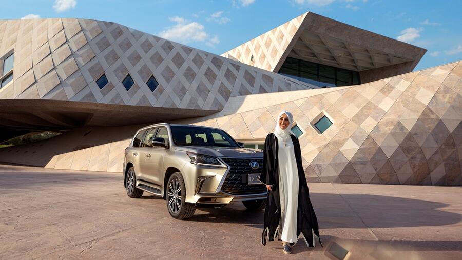 الفطيم لكزس تكشف عن قصة الإماراتية الرائدة في مجال الإخراج السينمائي نهلة الفهد في فيديو جديد لحملة ألهم إرثاً للمستقبل الخاصة بسيارة إل إكس