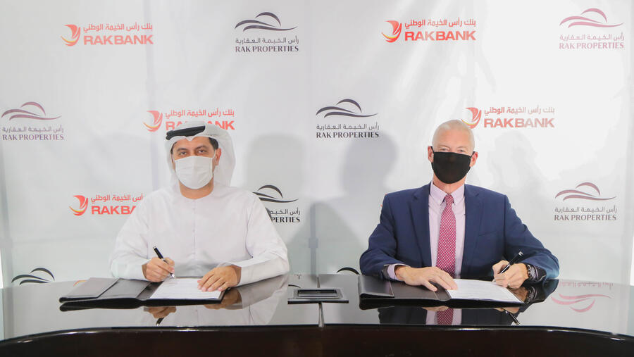 رأس الخيمة العقارية وبنك رأس الخيمة الوطني يوقعان اتفاقية قرض لأجل