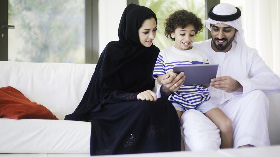 بنك أبوظبي الأول يعقد شراكة مع "الفطيم ايكيا" لتزويد عملاء برنامج قروض الإسكان للمواطنين بقروض لتأثيث المنازل