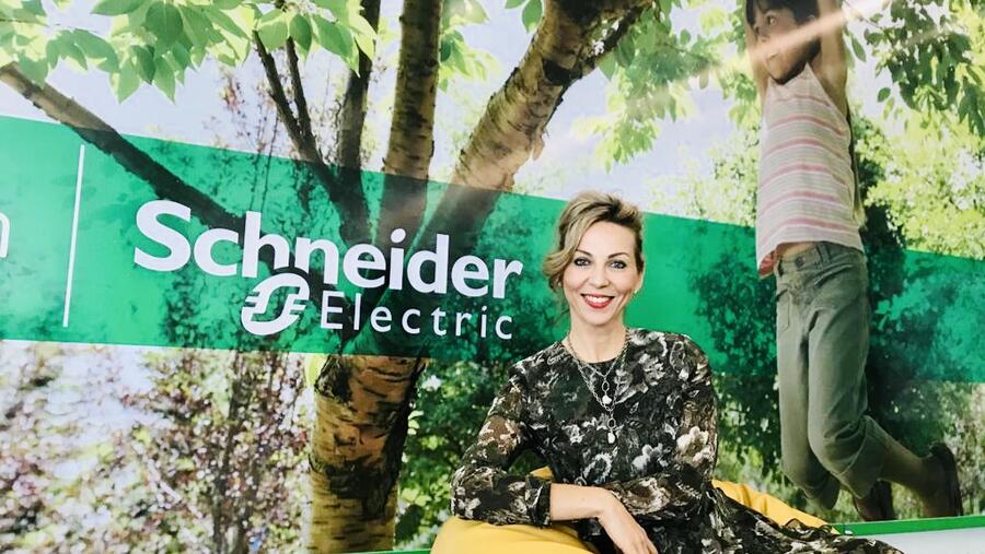 شنايدر إلكتريك تتعاون مع "مجموعة أبوظبي للاستدامة" لضمان مستقبل أكثر استدامة لإمارة أبوظبي