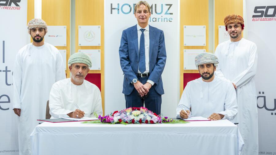 ميناء صحار يوقع اتفاقية مع هرمز مارين لتوفير خدمة تزويد السفن بالوقود