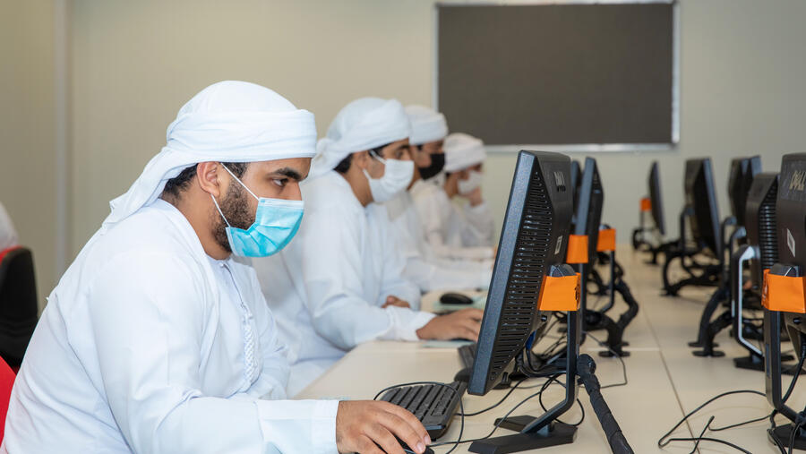 جامعة الإمارات تستقبل الطلبة المستجدين للعام الأكاديمي الجديد