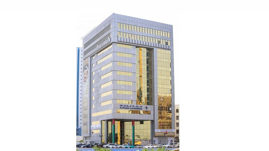 غرفة عجمان تنظم "دورة كتابة التقارير والمراسلات الاحترافية" لموظفيها