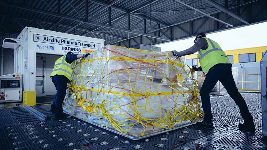 شركة "دي إتش ال" تنجح في توصيل مليار جرعة لقاح مضاد لكوفيد-19