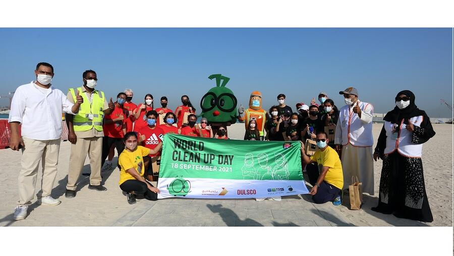 بلدية دبي ودلسكو وجيمس للتعليم ينظمون حملة نظافة للشواطئ 
