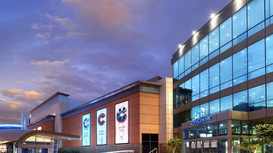 متجر رد تاغ في سيتي سنتر ديرة يثري تجربة العملاء من خلال عرض جديد ومتميز