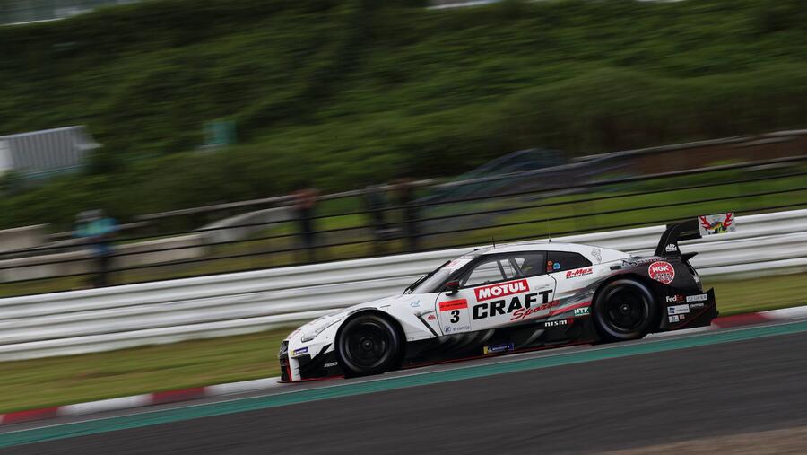 سيارات نيسان GT-R تهيمن على منصة التتويج في سوزوكا