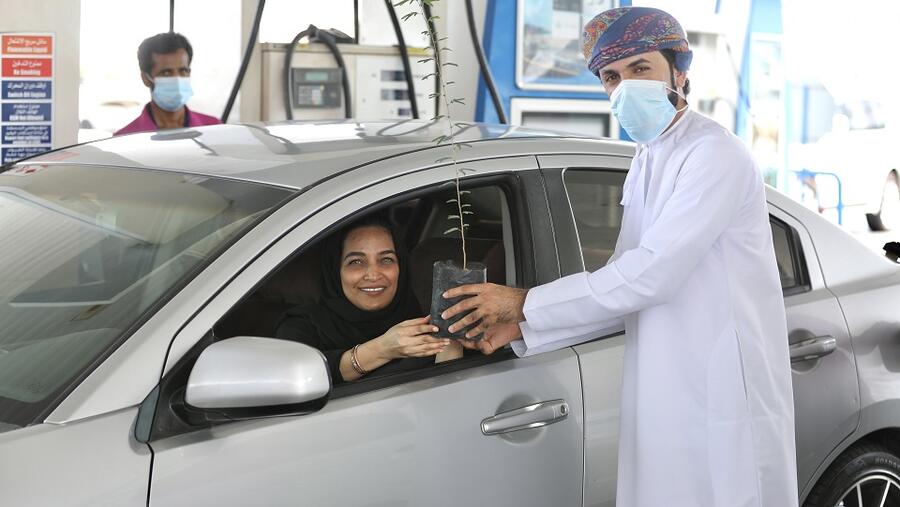 شركة النفط العُمانية للتسويق تشارك في المبادرة الوطنية لزراعة 10 مليون شجرة