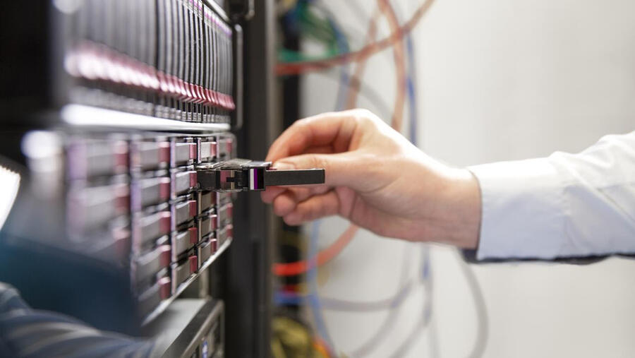 شنايدر إلكتريك وجامعة "بيرمنغهام دبي" تطوران مركز بيانات ميداني بتصميم مستدام وموّفر للطاقة في الحرم الجامعي الجديد