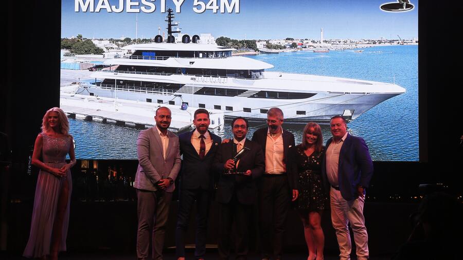 "جلف كرافت" تحصد جائزة "Revelation of the Year" " طرح العام" عن يختها السوبر "ماجستي 175"   