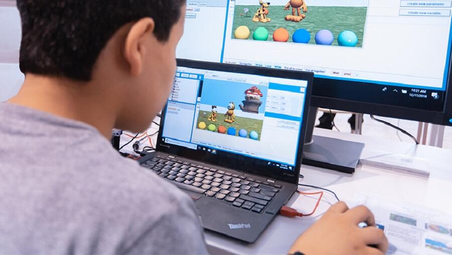 دورة تدريبية صيفية افتراضية من جامعة كارنيجي ميلون في قطر تعلّم مهارات البرمجة للشباب في جميع أنحاء العالم