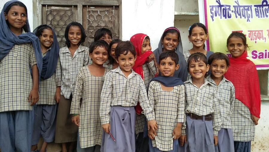 مؤسسة طيران الإمارات تدعم مشاريع محو الأمية والتعليم عبر العالم