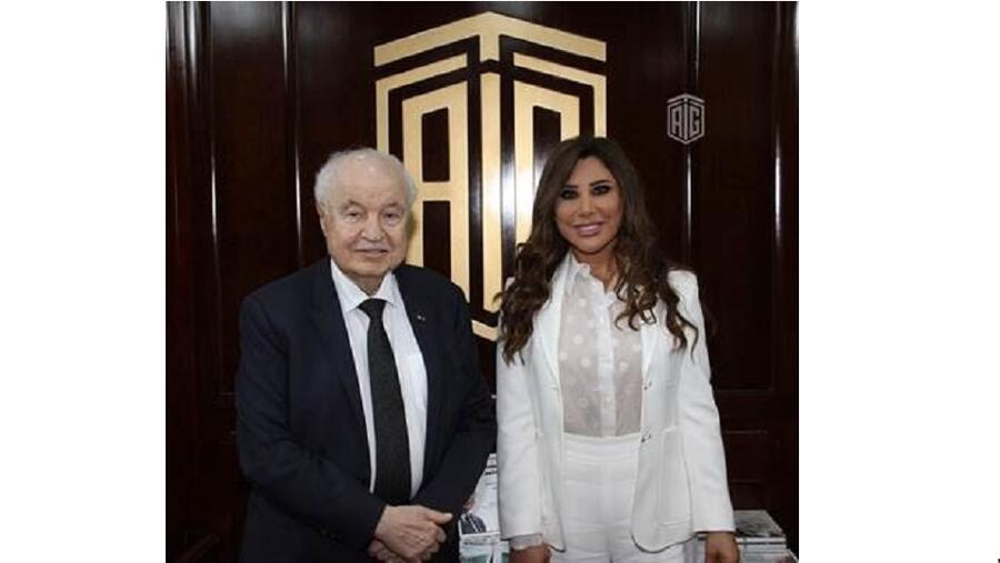 أبوغزاله يستقبل في مكتبه النجم والمفكر نجوى كرم