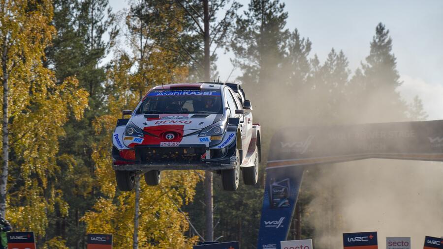 تويوتا تحتفي بفوزها السادس في بطولة العالم للراليات خلال رالي فنلندا