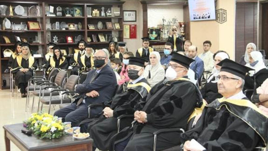 تخريج أفواج المئوية من طلبة الماجستير في كلية "أبوغزاله الجامعية للابتكار"