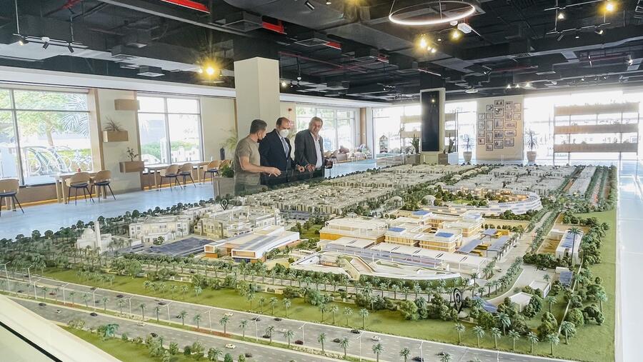 أمين عام وزارة الاستثمار الأردني يزور "المدينة المستدامة، دبي"