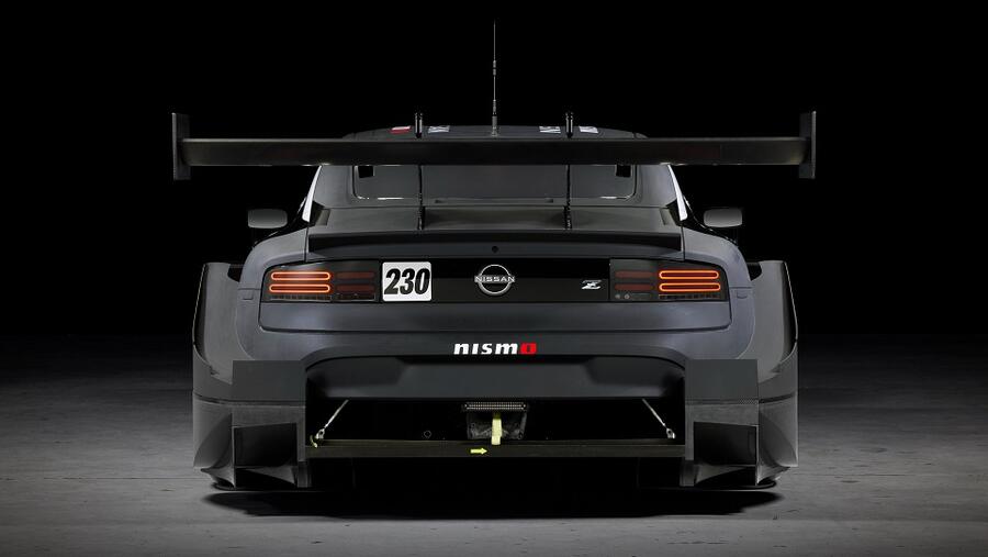 "نيسان" و"نيسمو" تكشفان عن سيارة السباقات الجديدة نيسان Z GT500 المشاركة في سلسلة موسم سباقات "جي تي"
