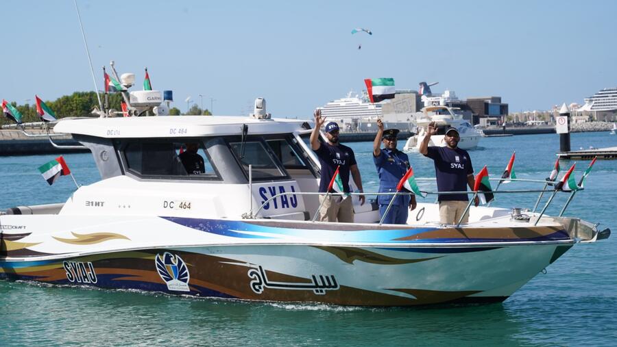 جمارك دبي تُنظم مسيرة بحرية بمناسبة عيد الاتحاد الخمسين 