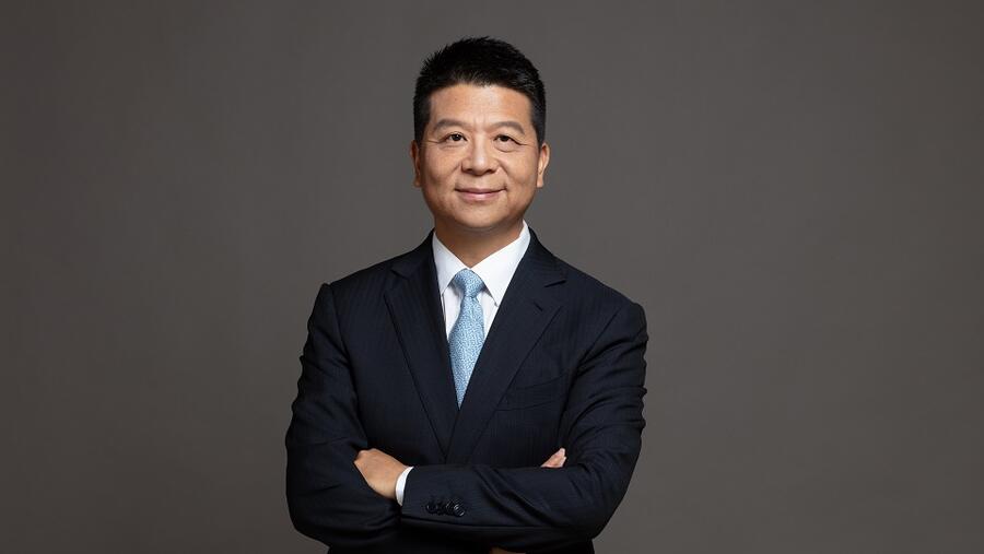 رئيس مجلس إدارة هواوي يؤكد على مرونة وتوازن أعمال الشركة وثقته بأدائها في 2022