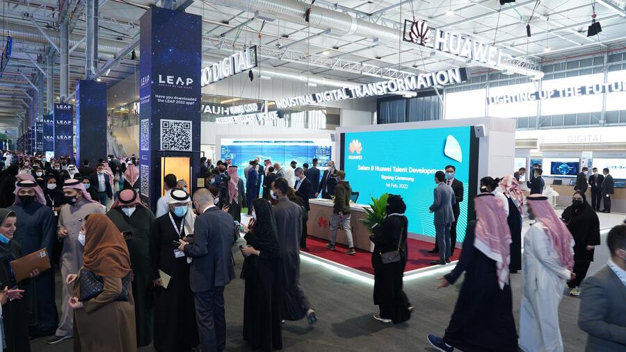 "هواوي" تشارك خبراتها في تخطيط وتنفيذ استراتيجيات الرقمنة لمختلف القطاعات والصناعات خلال مشاركتها كراعي استراتيجي لمؤتمر  LEAP في الرياض