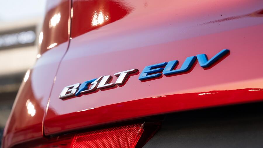 ’شفروليه بولت EUV‘ الجديدة كلّياً تتألّق على ’حلبة مرسى ياس‘ بالتعاون مع EV Lab