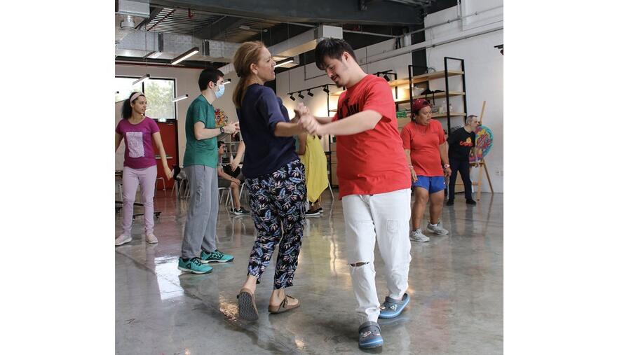 "دبي للثقافة" توجّه الشكر والتقدير لجهود المتطوعين وإسهاماتهم في "مهرجان سكة للفنون والتصميم 2022"