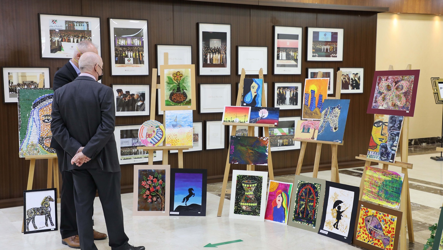 جامعة أبوظبي تكرم الفائزين بالنسخة السادسة من مسابقة "الفن من أجل التوحد"