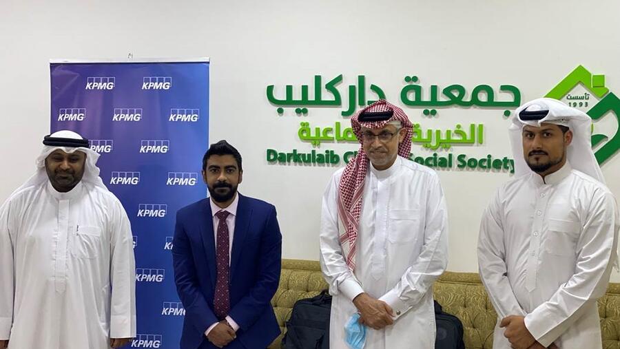 كي بي إم جي في البحرين تواصل التبرّع بالحواسيب المحمولة للمؤسسات الخيرية