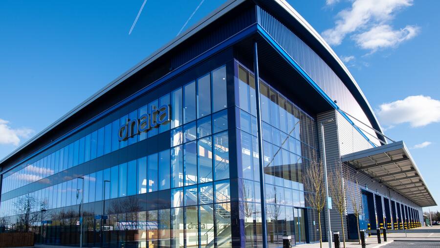 دناتا توسّع عملياتها في لندن هيثرو بافتتاح منشأة شحن متخصصة