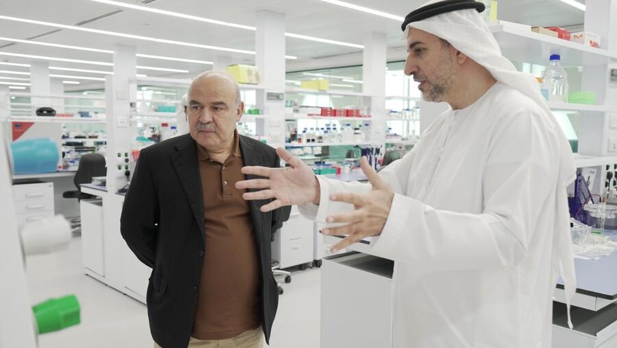 عزيزي تحصل على جائزة تقديرية لتبرعها بـ 10 ملايين درهم لمؤسسة الجليلة