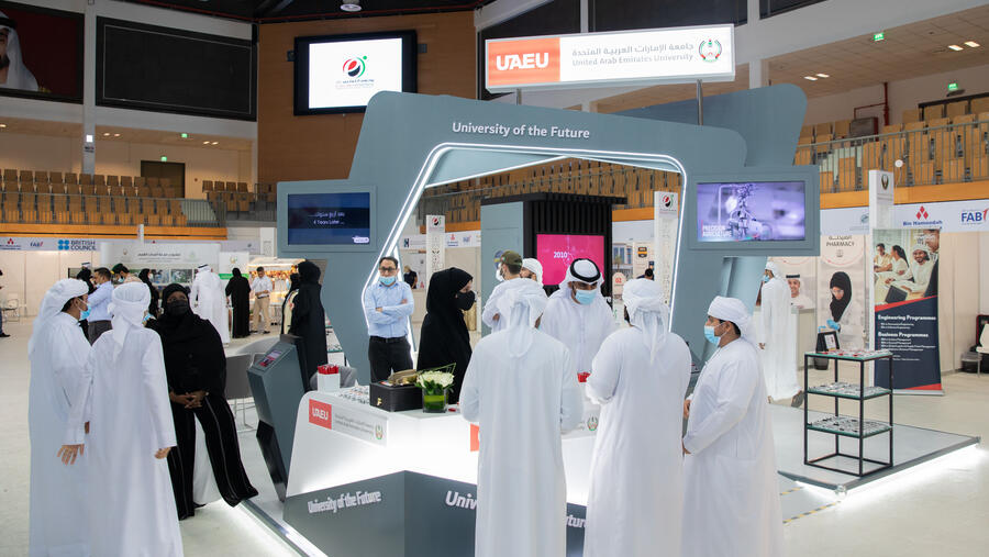 مشاركة متميزة لجامعة الامارات في معرض واجهة التعليم