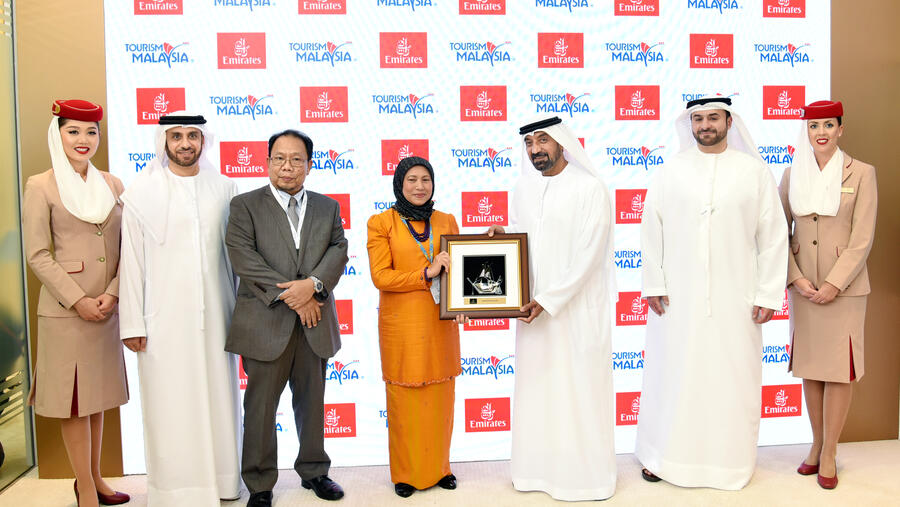 طيران الإمارات توقع مذكرة تعاون مع مجلس السياحة الماليزي
