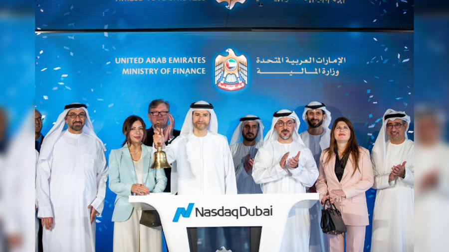 معالي محمد بن هادي الحسيني يقرع جرس ناسداك دبي احتفالاً بإدراج أولى سندات الخزينة الحكومية المقومة بالدرهم الإماراتي