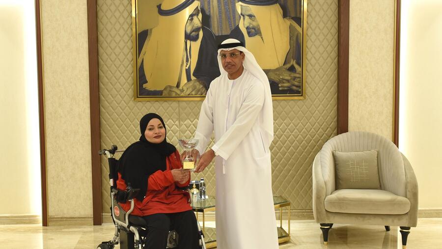 جمارك دبي تكرم الفائزة في بطولة كأس العالم للرماية البارالمبية