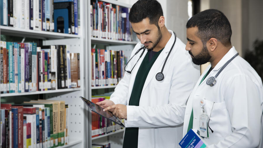 جامعة الإمارات تمول 204 مشروعاً للأبحاث الصيفية لطلبة الجامعة