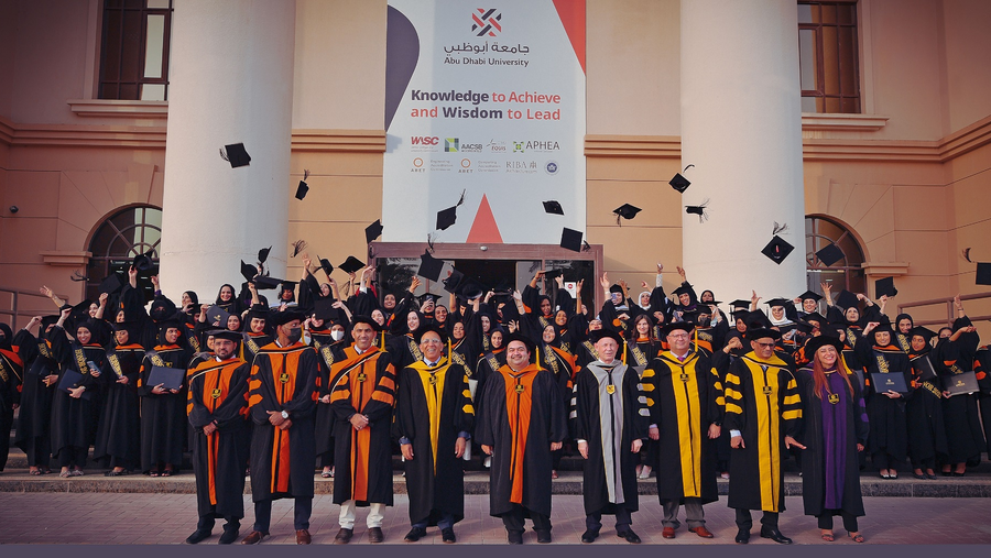 تخريج 1435 طالب وطالبة ضمن الفوج السادس عشر بجامعة أبوظبي
