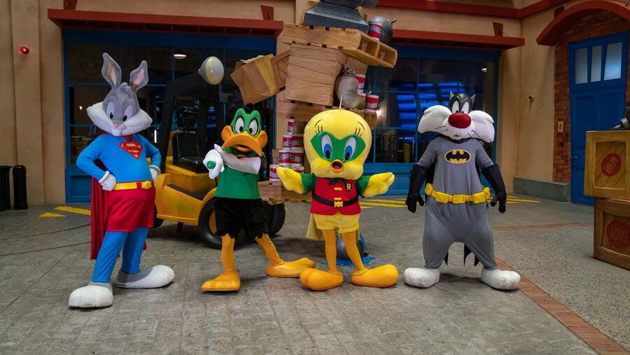  "عالم وارنر براذرز أبوظبي" تطلق "موسم دي سي سوبر هيروز"