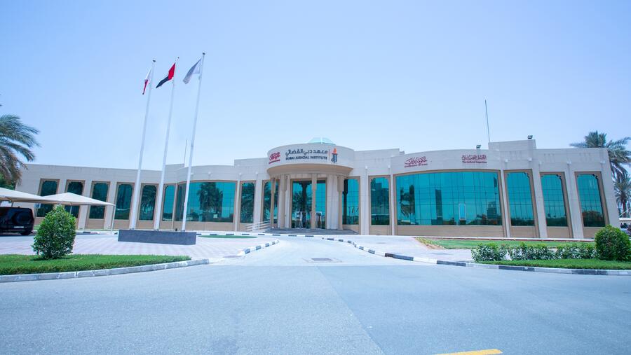 معهد دبي القضائي يستقبل وفداً من الإدارة التنفيذية للقضاء العسكري بوزارة الدفاع