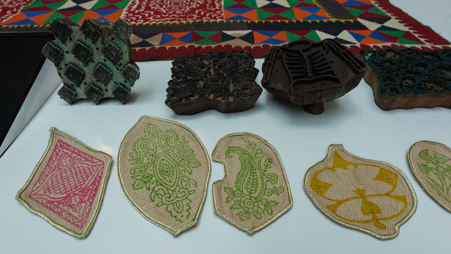 هالة بدري تطلع على أعمال مبتكري ومصمّمي المستقبل في "معرض الخريجين"