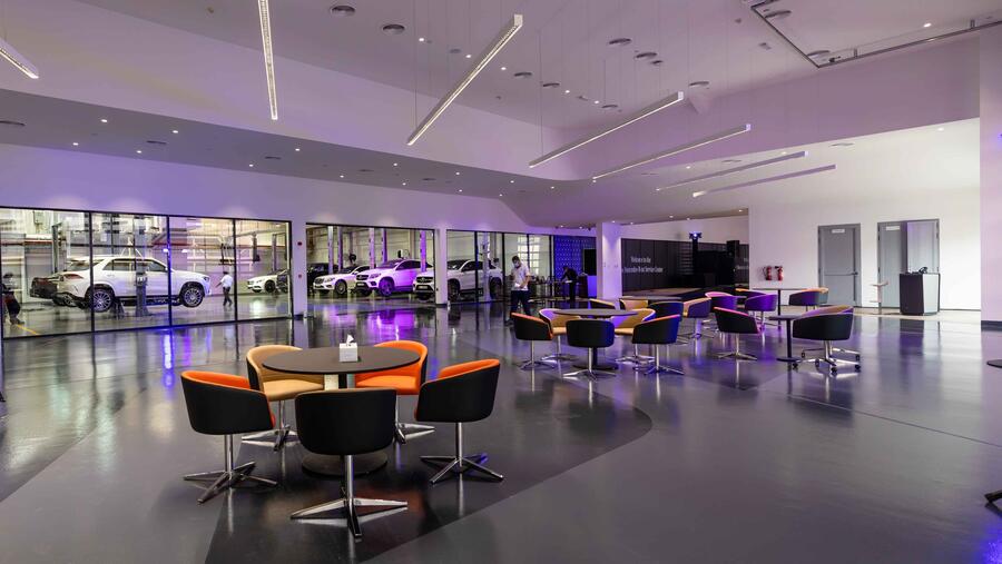 ’شركة الإمارات للسيارات‘ تُدشِّن رسمياً صالة عرضها الجديدة الرقمية بالكامل على طريق المطار إضافة لمركز خدمة مبتكَر ومتطوِّر جداً