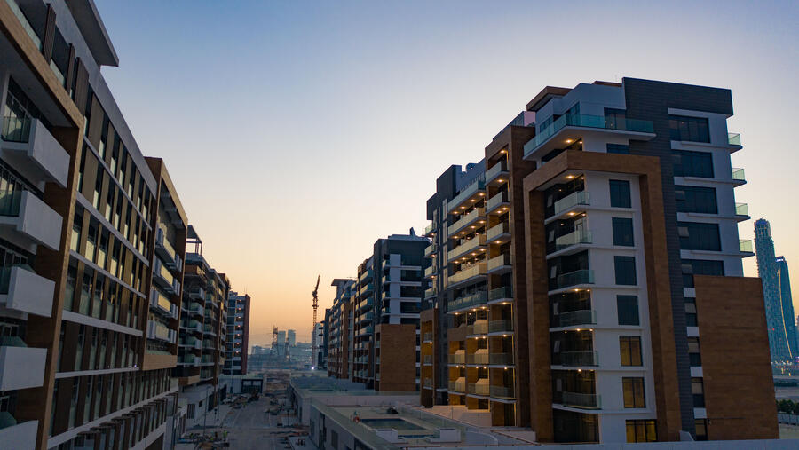 عزيزي تعلن عن حصول أولى مباني ريفيرا بمدينة محمد بن راشد على شهادة إنجاز البناء