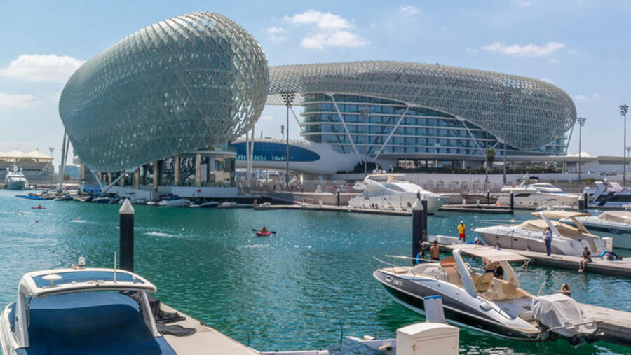 "ياس مارينا" يستقبل الضيوف بأجمل الرياضات المائية والأنشطة الترفيهية وتجارب الطعام الشهية خلال موسم الصيف