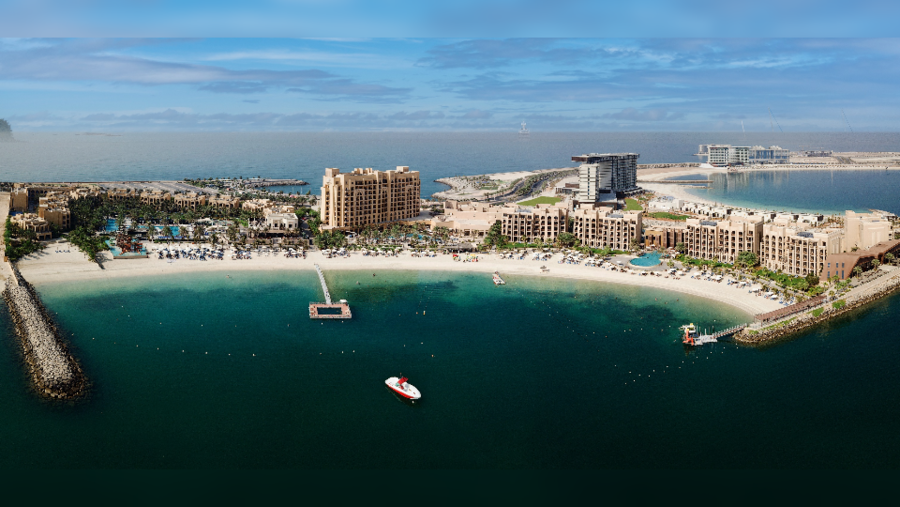 منتجع وسبا دبل تري من هيلتون جزيرة المرجان يطبق ممارسات بيئية مستدامة وينجح في منع 684 كجم من البلاستيك من الدخول الى محيطات العالم