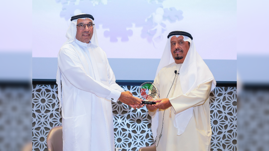 ضاحي خلفان يستعرض رؤيته للاستفادة من طاقات وقدرات شباب الإمارات لتعزيز دورهم في بيئة العمل الوطني